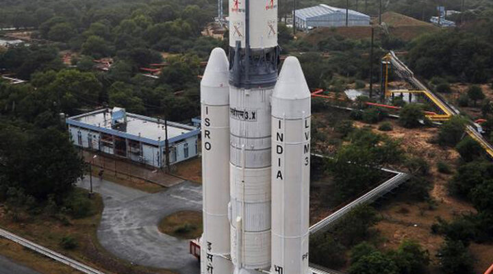 Ракета GSLV III на стартовой площадке